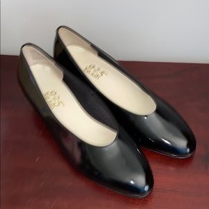 These are vintage pumps size 8 1/2